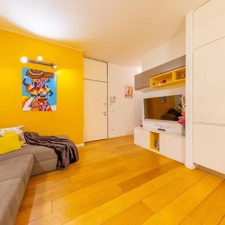 Elegant And Spacious 2bdr, 5 Min Station