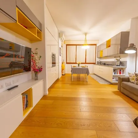 Apartment Elegant And Spacious 2bdr, 5 Min Station