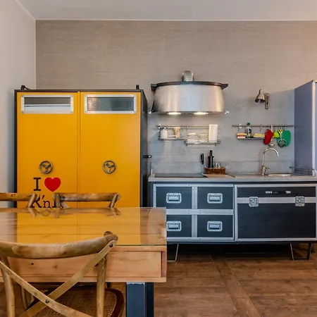 Charming With Balcony Porta Nuova Area