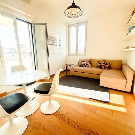 Apartment Brera Elegant 5th Floor Flat With Balcony