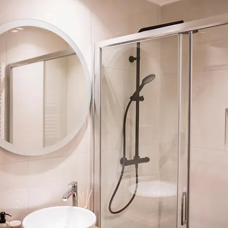 Mahon 1br Superior - Quiet, Near Tram, Metro, Duomo, Station Milan