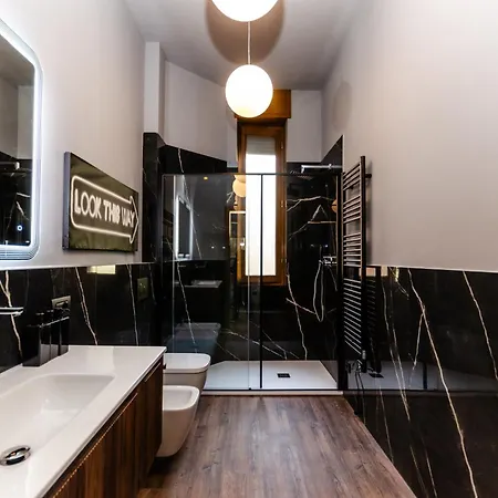 Elegante E Spaziosa Per Gruppi E Famiglie, 2 E 2 Bagni, Nel Cuore Di Milano, Con Affaccio Su Piazza Gramsci
