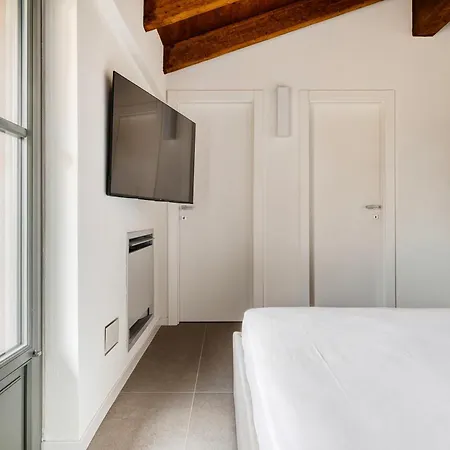 Luxury 5br Retreat Near Navigli Appartamento