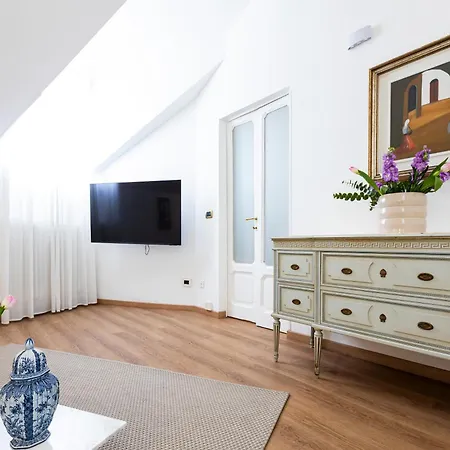Santa Sofia Penthouses شقة ميلان