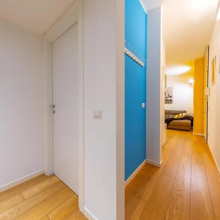 Elegant And Spacious 2bdr, 5 Min Station Apartment Milan