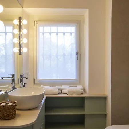 Bright Modern Flat In Centre