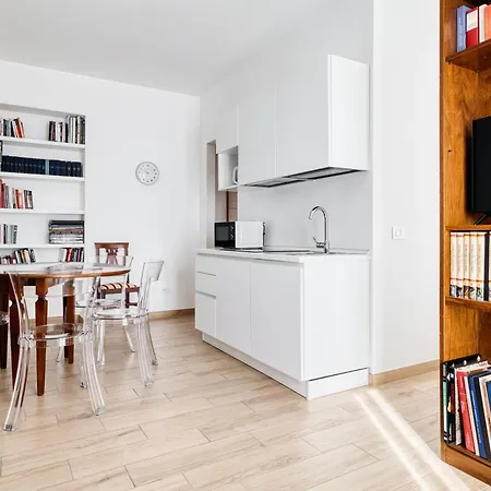 Lägenhet Domusmi Isola 303-304 *
