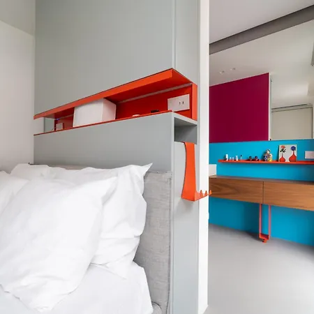 Luxury Penthouse, Exclusive Design & Private Garage Apartment