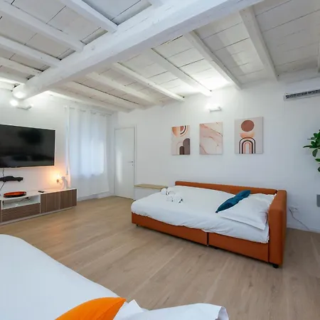 I-host Ornato - Spacious 2br For 10 Guests With 3 Bathrooms