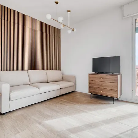 Top-floor Penthouse With Panoramic Terrace - 20 Minutes From San Siro & Duomo