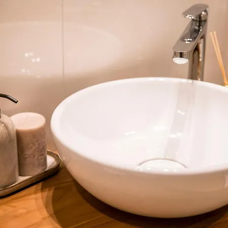 Mahon 1br Superior - Quiet, Near Tram, Metro, Duomo, Station Milan