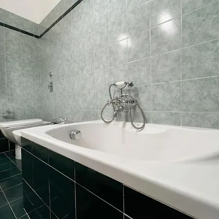 Spacious Modern Ac Close To Metro