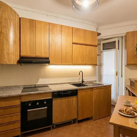 Apartment Spacious Modern Ac Close To Metro
