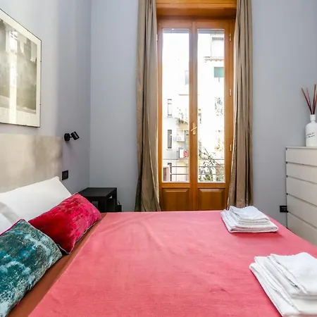 Elegante E Spaziosa Per Gruppi E Famiglie, 2 E 2 Bagni, Nel Cuore Di Milano, Con Affaccio Su Piazza Gramsci Daire *