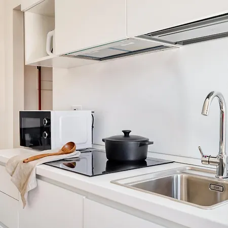 アパート Domusmi Isola 303-304 *