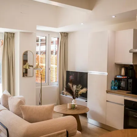 Mahon 1br Superior - Quiet, Near Tram, Metro, Duomo, Station *