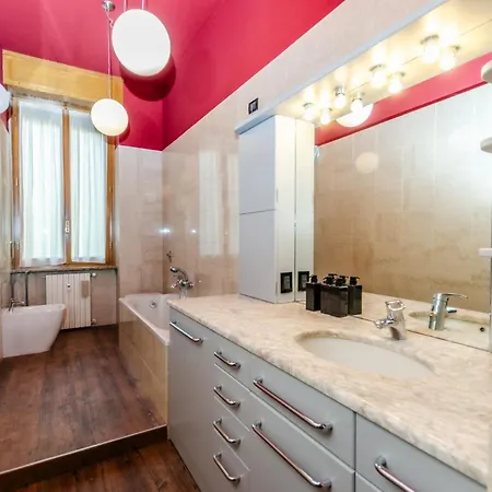 Elegante E Spaziosa Per Gruppi E Famiglie, 2 E 2 Bagni, Nel Cuore Di Milano, Con Affaccio Su Piazza Gramsci
