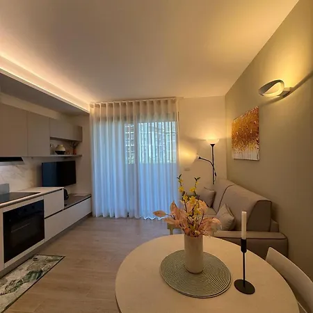 Domus Apartment