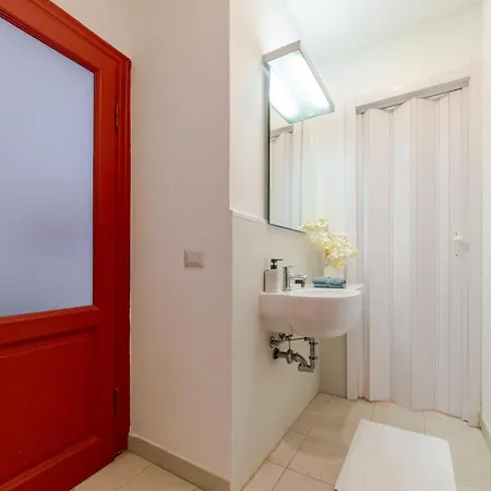 Characteristic One Bedroom Columns Of San Lorenzo *