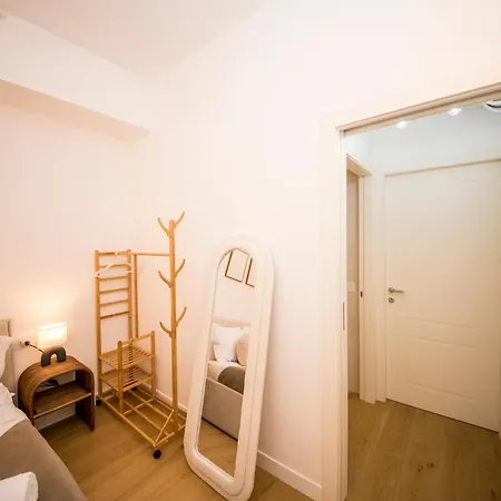 Mahon 1br Superior - Quiet, Near Tram, Metro, Duomo, Station Apartment