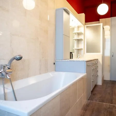 Elegante E Spaziosa Per Gruppi E Famiglie, 2 E 2 Bagni, Nel Cuore Di Milano, Con Affaccio Su Piazza Gramsci Daire