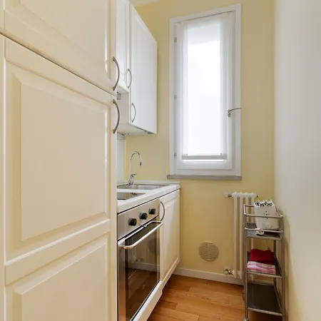 Guesthost - Modern Bocconi Apartment *