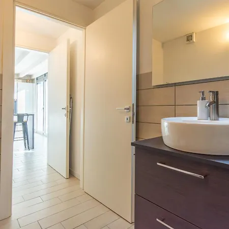 Apartment I-host - Quintiliano 7 *
