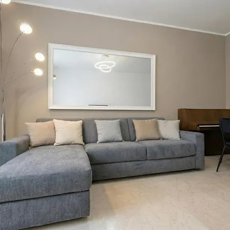 Spacious Modern Ac Close To Metro Милан