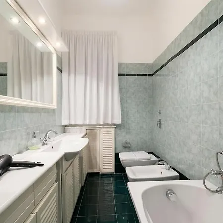 Spacious Modern Ac Close To Metro Апартаменты Милан