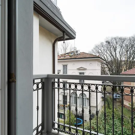 Apartment Guesthost - Modern Bocconi Milan