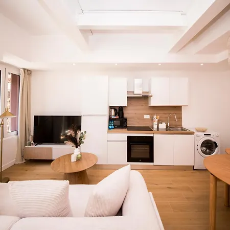 Mahon 1br Superior - Quiet, Near Tram, Metro, Duomo, Station