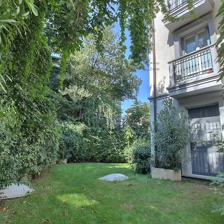 Guesthost - Modern Bocconi Apartment Milan
