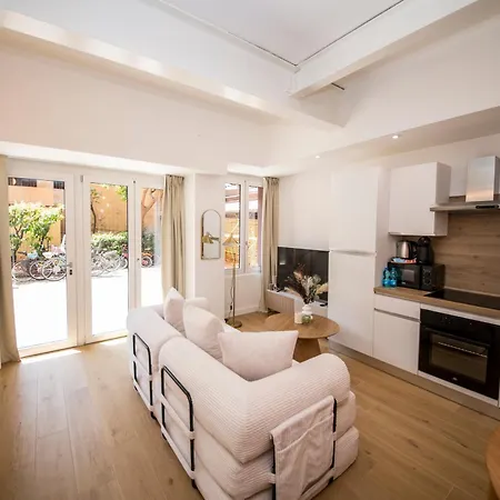 Mahon 1br Superior - Quiet, Near Tram, Metro, Duomo, Station