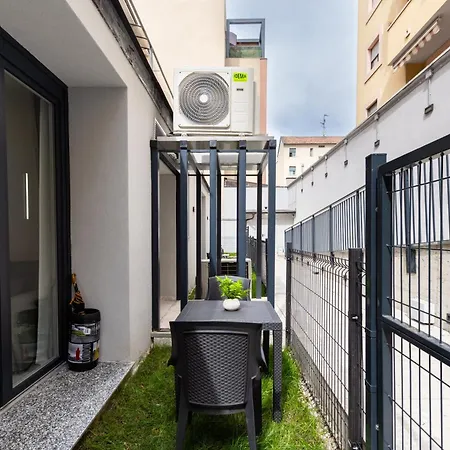 Urban Garden Loft Apartment *