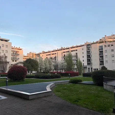 Elegante - 2 Camere, 2 Bagni, Garage E Balcone Milan