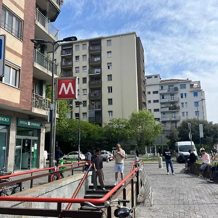 Апартаменты Escandar Metro Gambara 1 Min Parking 6euros Per Day
