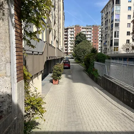 Escandar Metro Gambara 1 Min Parking 6euros Per Day * Милан