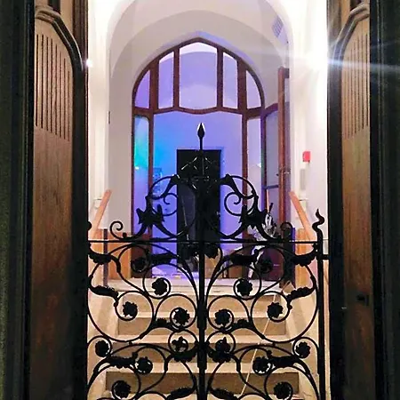 Babila Hostel & Bar 2*