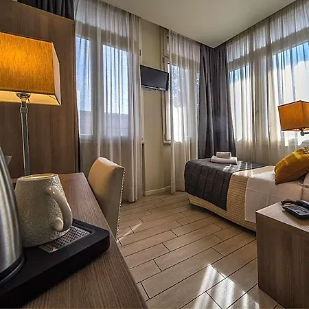Zara Hotel 3*