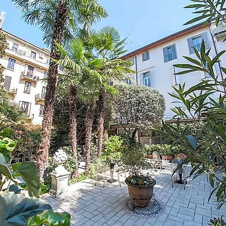 Hotel The 2*