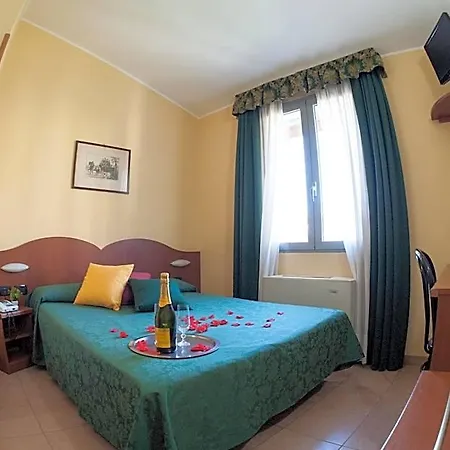 Hotel The 2*