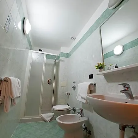 Hotel The 2*