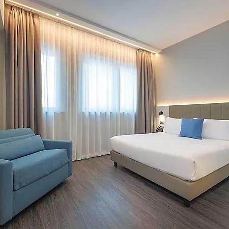 Hotel Ih *
