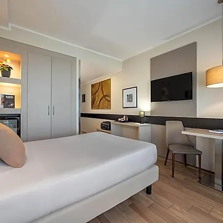 Ih Lorenteggio Hotel