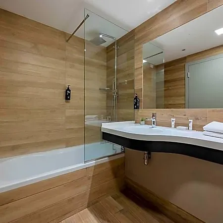 Hotel Ih Lorenteggio 4*