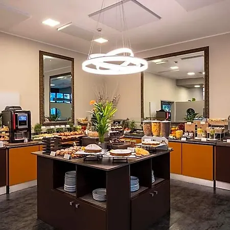 Ih Lorenteggio Hotel