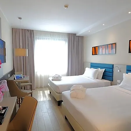 Hotel Ih Lorenteggio 4*
