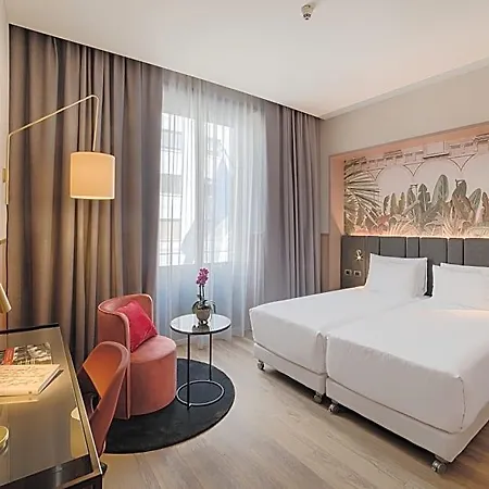 Hotel Nh Collection Touring 4*
