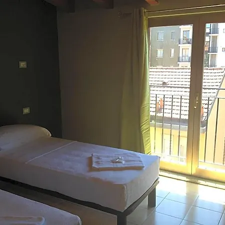 Mrhostel Milan