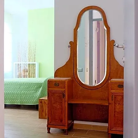 Hostmate - - Vespri Siciliani ميلان